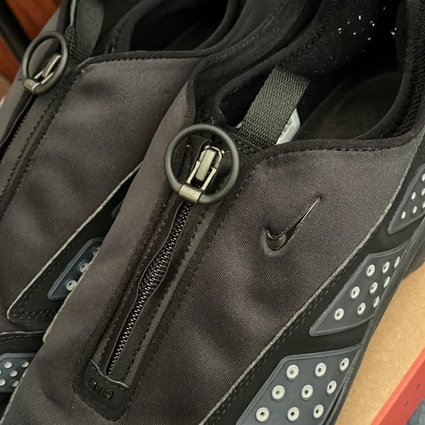 나이키 에어맥스 SNDR 블랙 앤 실버