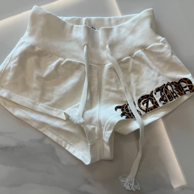 베이비메탈클럽 레오파드 로고 쇼츠 화이트