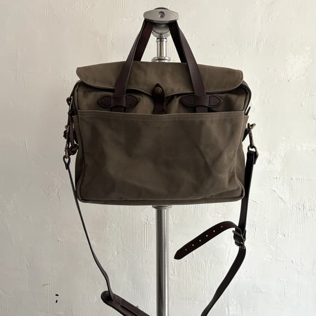 FILSON 필슨 256 카키 컬러 브리프 케이스
