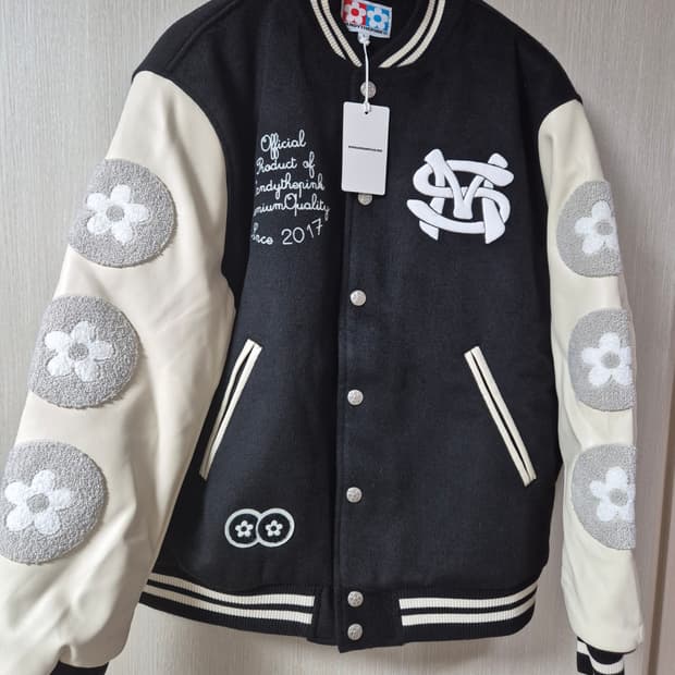 (새제품) 반디더핑크 sm엔터테이먼트 콜라보 바시티자켓 라지