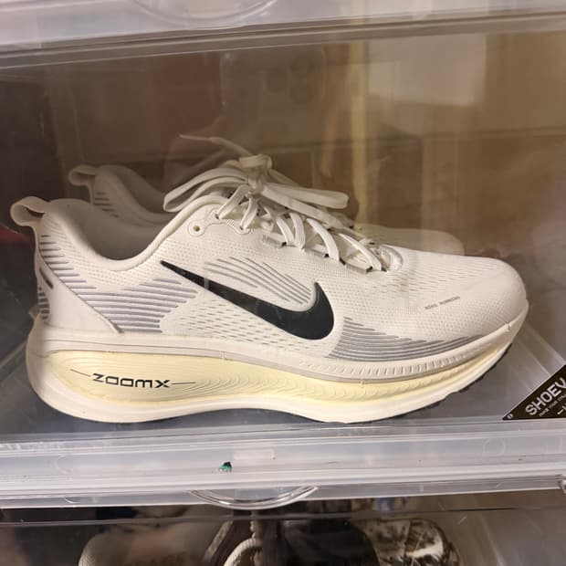 나이키 보메로18 270