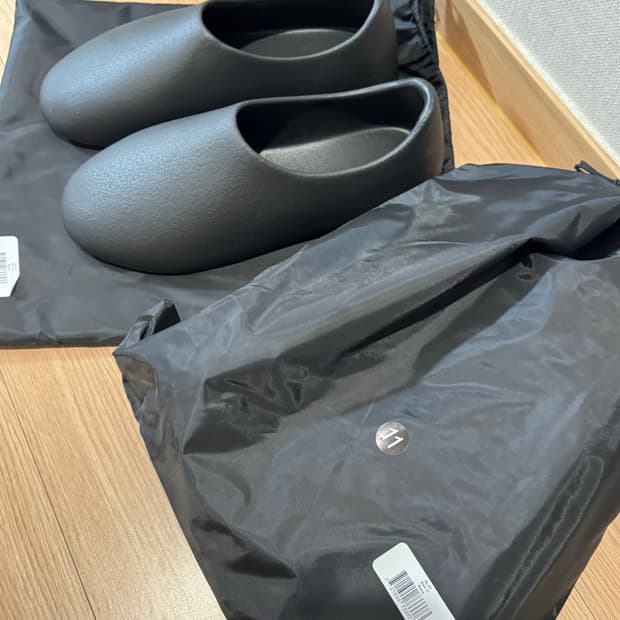YEEZY SL-01 Size 11 Black
