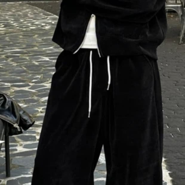 LAURANT 벨벳 크롭 후드집업 Black