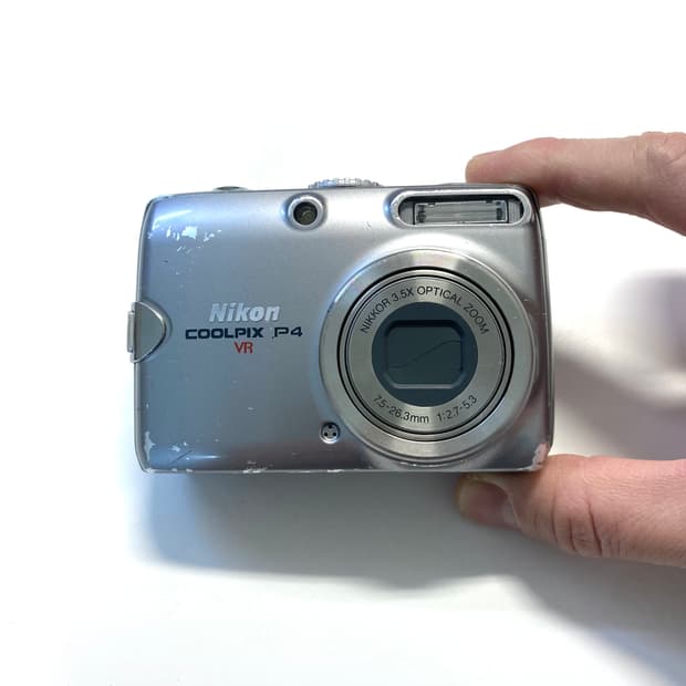 니콘 쿨픽스 P4 디지털 카메라