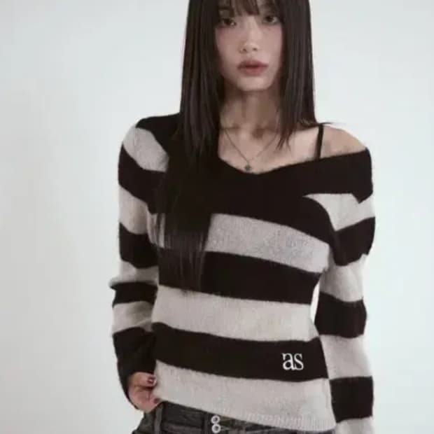 애즈온 포니 스트라이프 니트 블랙