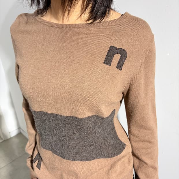 nico and 이니셜 브라운 니트