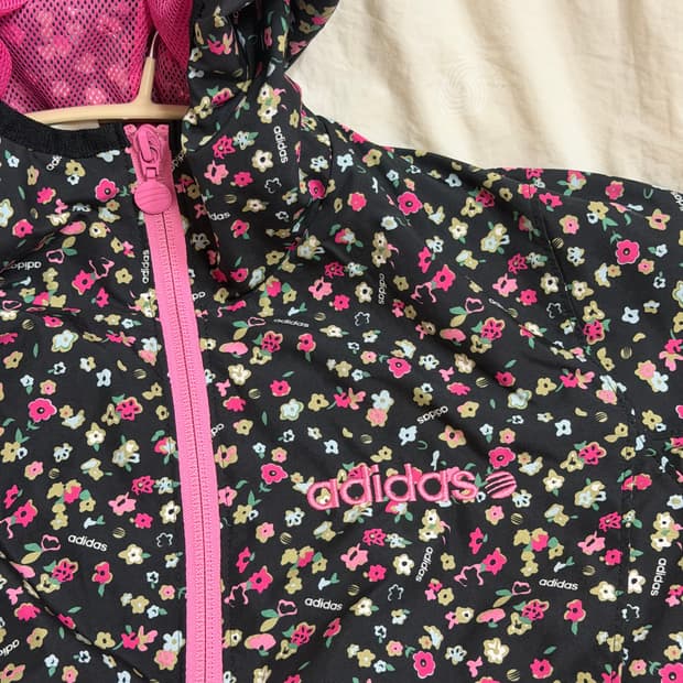 일본 아디다스 로고자수 플라워패턴 윈드 브레이커