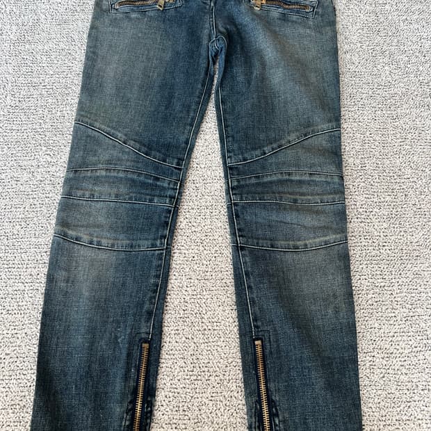  발망(Balmain)시그니처 아이템인 