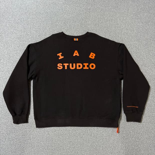 [크림가 33만원] 아이앱 x 두산 기모 맨투맨 L