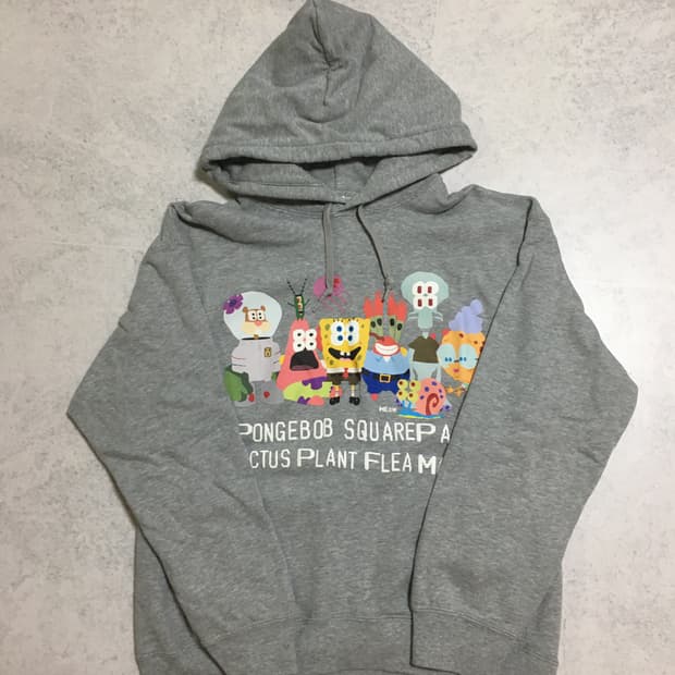 유니클로 스폰지밥 후드티 m사이즈