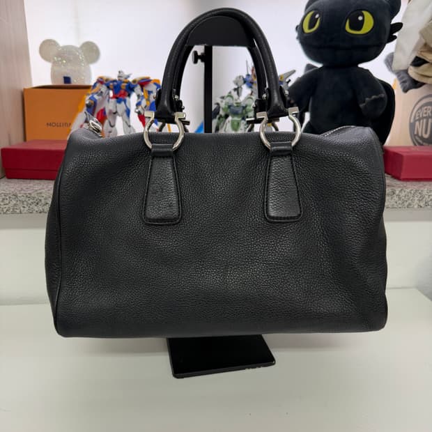 정품) 페라가모 간치니 블랙 레더 토트백 