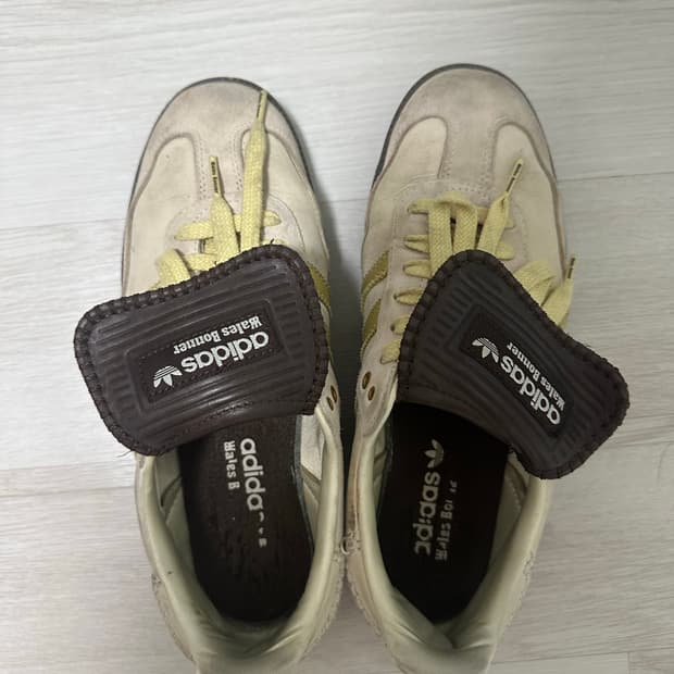 아디다스 웨일즈보너 삼바 에크루 틴트 270