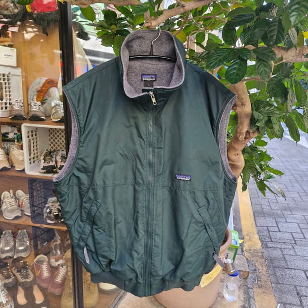 Z-81 파타고니아 신칠라 쉘드 베스트 조끼