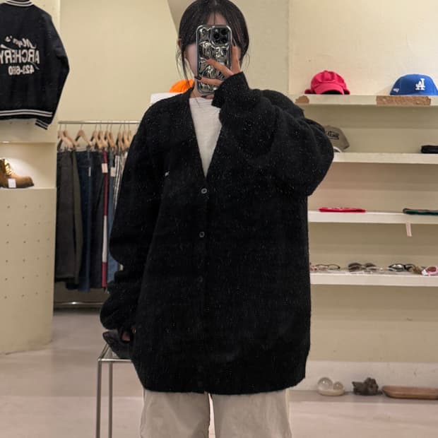 칼하트 로고 자수 브이넥 니트 가디건 U1374