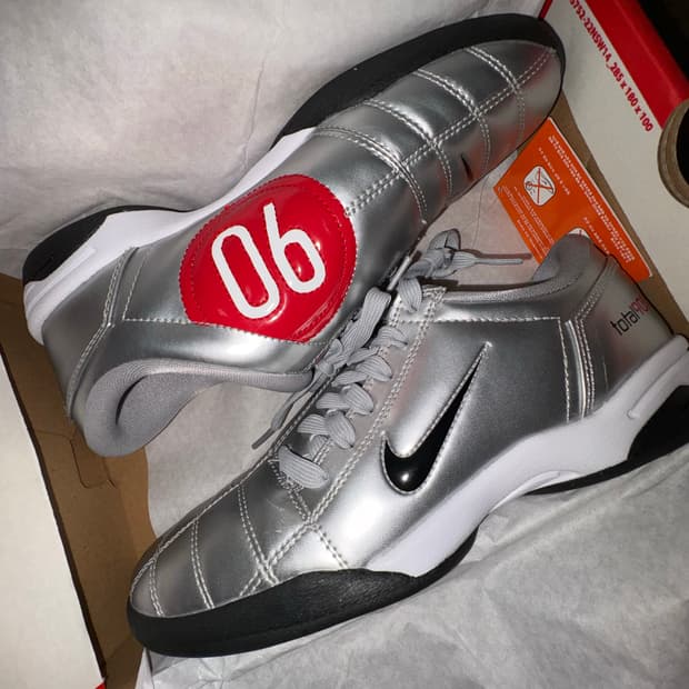 나이키 토탈 90 메탈릭 실버 유니버시티 레드 245