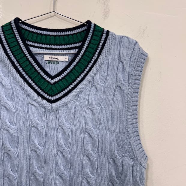 클로브 양모 배색 브이넥 꽈배니 니트 베스트