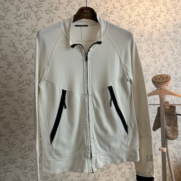 CP컴퍼니 짚업 자켓 아이보리 95 정품