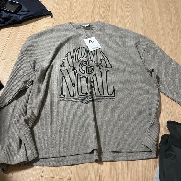 노메뉴얼 롱슬리브 오트색 L사이즈 새상품