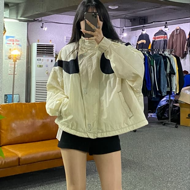 나이키 빅스우시 바람막이 자켓 아이보리 B5225