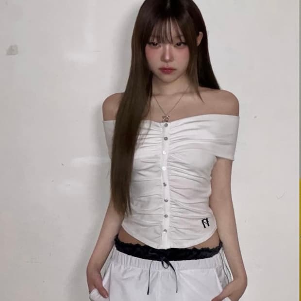 뉴얼린 버튼셔링 오프숄더 탑 화이트