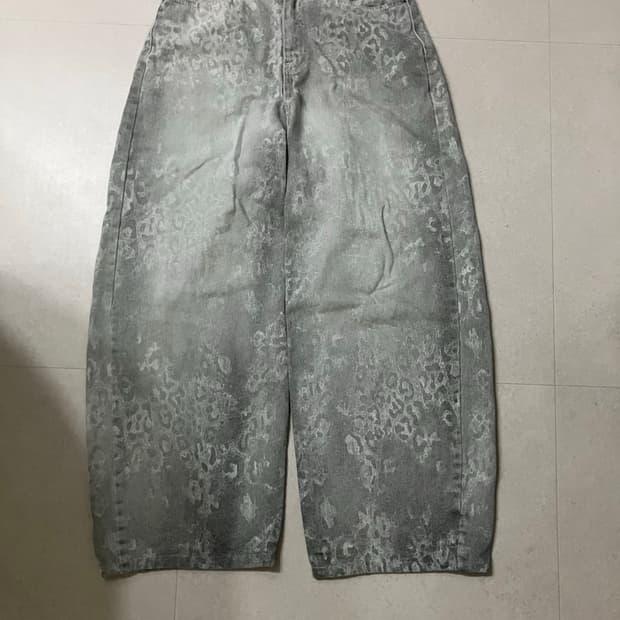 실버 화이트 레오파드 팬츠