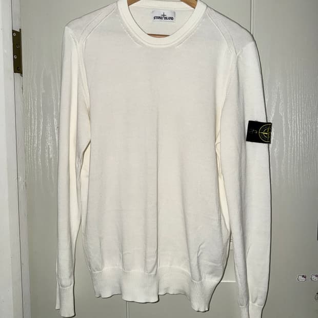 스톤아일랜드 와펜니트 아이보리 크루넥긴팔스웨트셔츠화이트라운드롱슬리브맨투맨