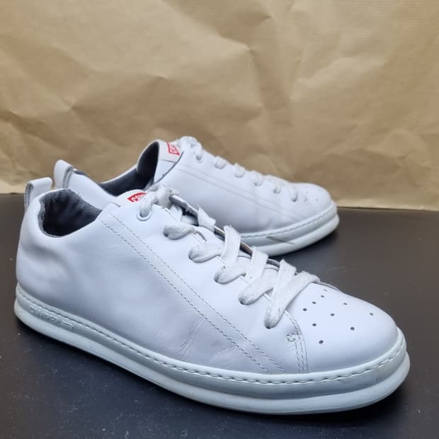 캠퍼 러너 포 남성스니커즈 270