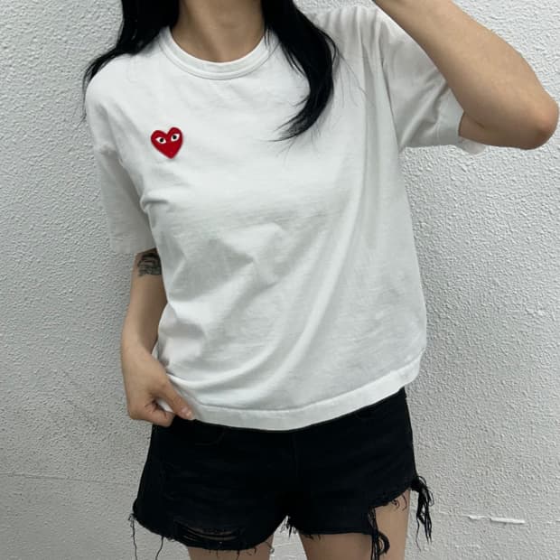 꼼데가르송 레드 하트 와펜 화이트 반팔 XL