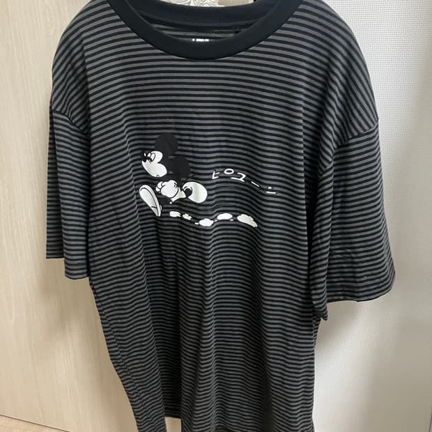 (XL) 유니클로 UT 미키마우스 스트라이프 티셔츠