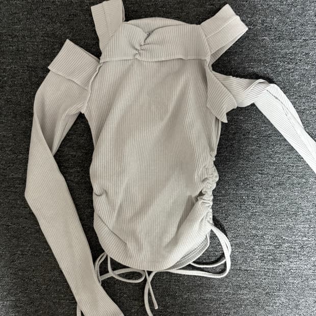 메조쿤스트 오프숄더 긴팔