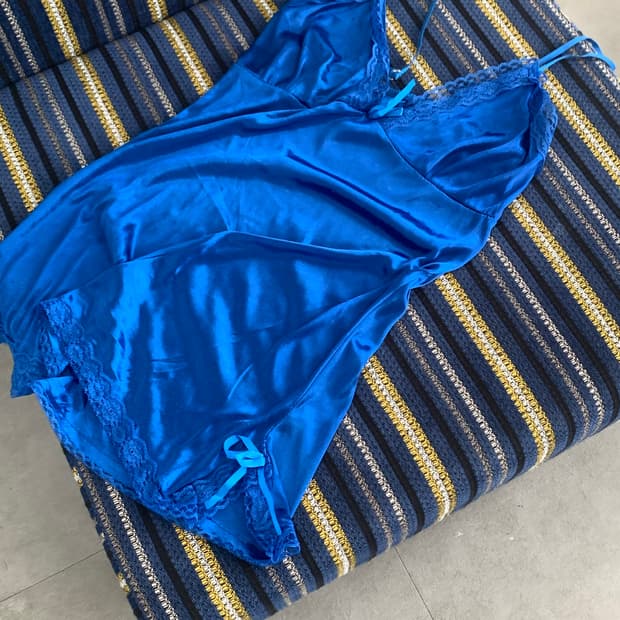 blue ribbon slip