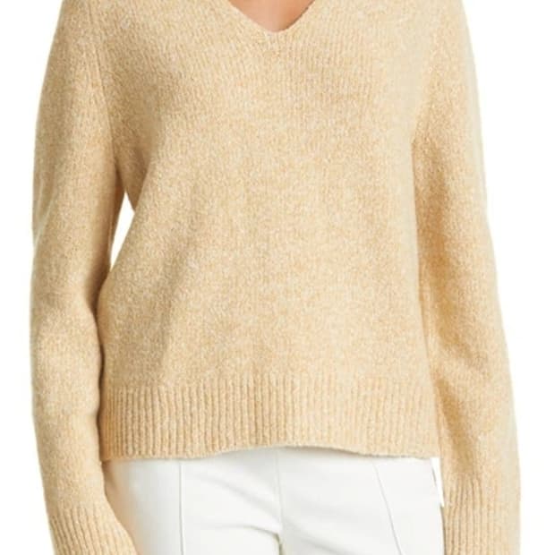 빈스 브이넥 니트 스웨터 엘로우 베이지