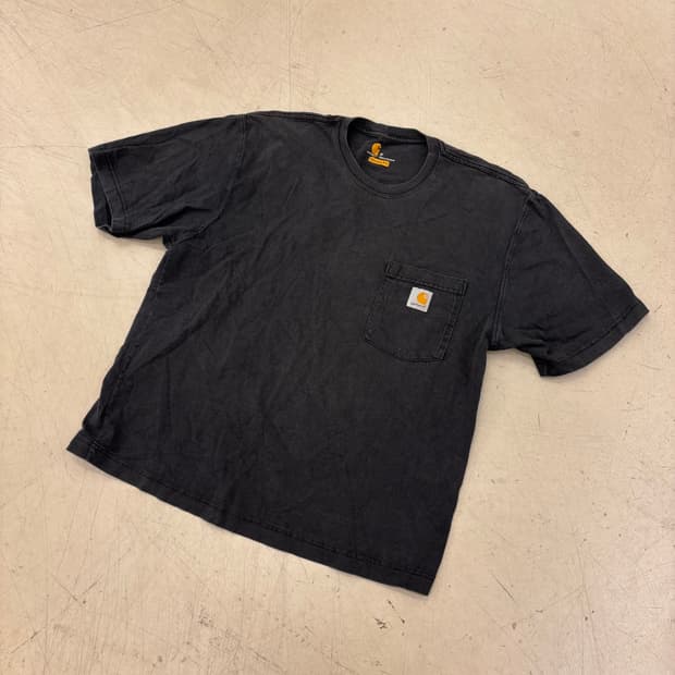 칼하트 포켓로고 블랙 반팔티