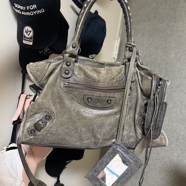 Balenciaga 모터백