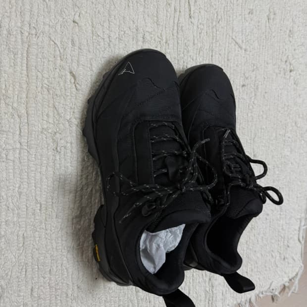 로아 하이킹 카타리나 블랙 EU 40 (250)