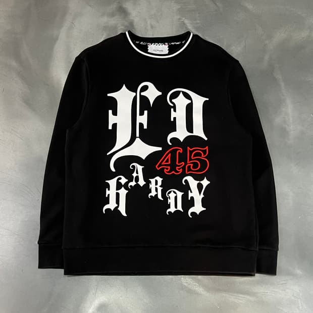  에드하디 자수 레터링 맨투맨 y15906