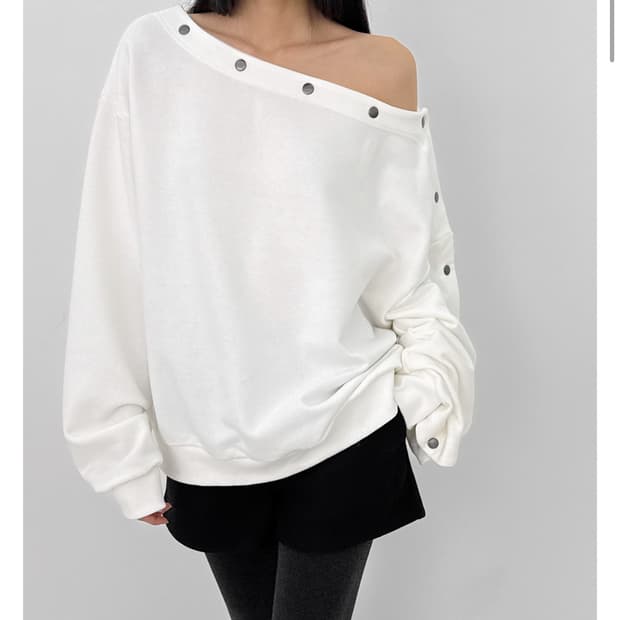 오프숄더 맨투맨