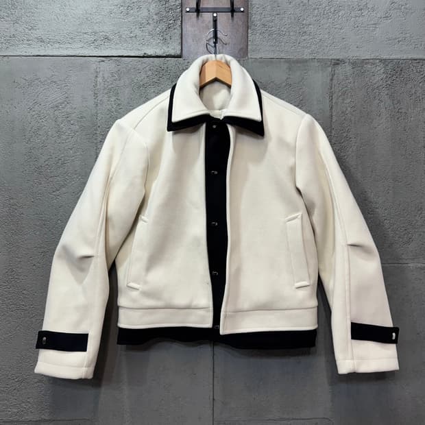 블랙 포인트 화이트 캐주얼 자켓 (M)  