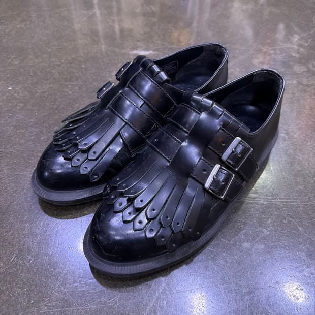 닥터마틴 엘라리아 벨트 태슬로퍼 블랙 230