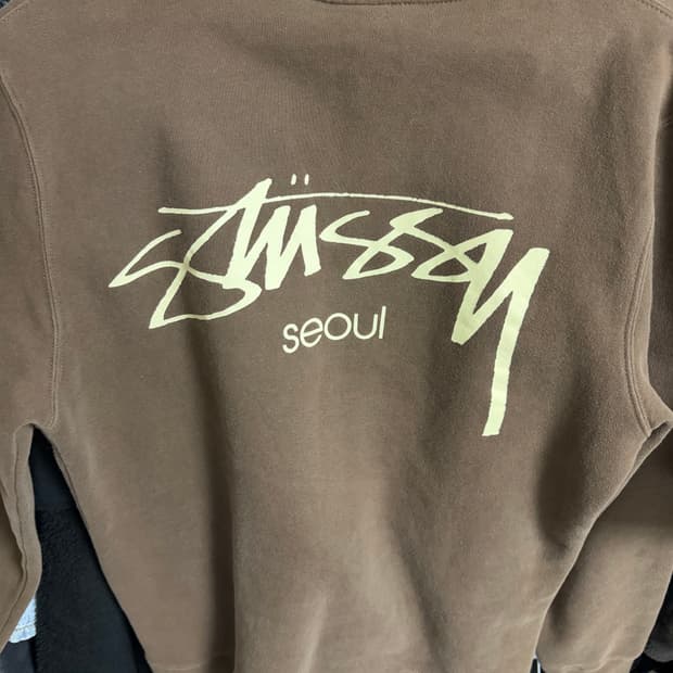 스투시 서울 브라운 맨투맨