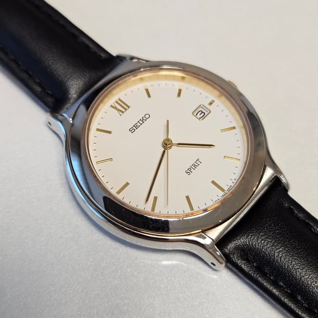 세이코 스피릿 가죽 시계