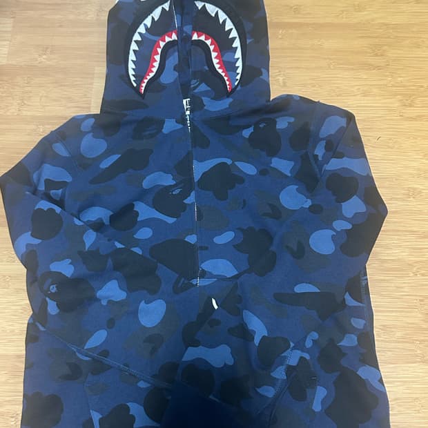 베이프 샤크후드 M