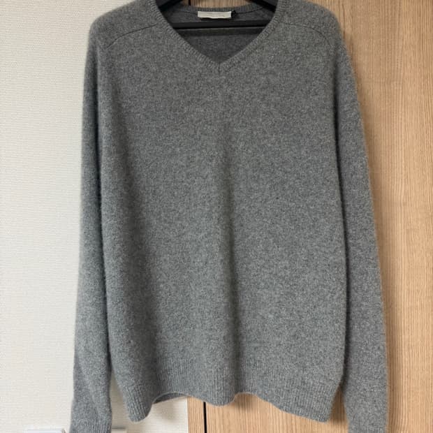 아모멘토 라쿤 브이넥 니트 차콜 M