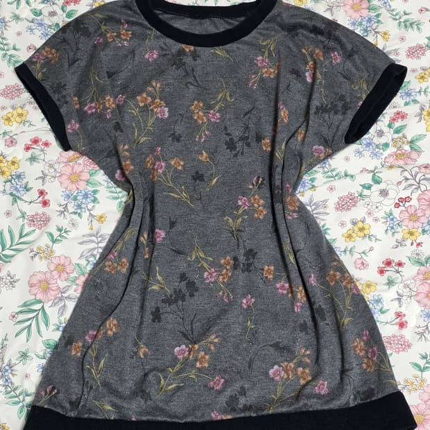 4000원빈티지)플로럴 오리엔탈 보헤미안 모리걸 그레이x블랙 꽃무늬 반팔