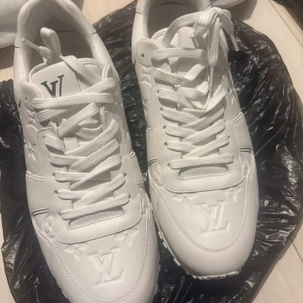 루이비통 런 어웨이 스니커즈 화이트