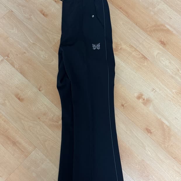 니들스 트랙 플레어핏 팬츠