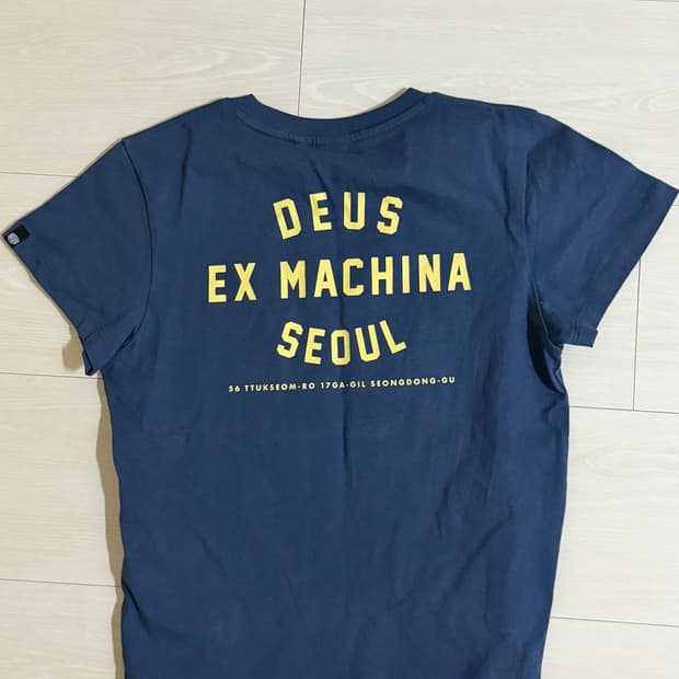 데우스 서울 컬리지 어드레스 반팔 네이비