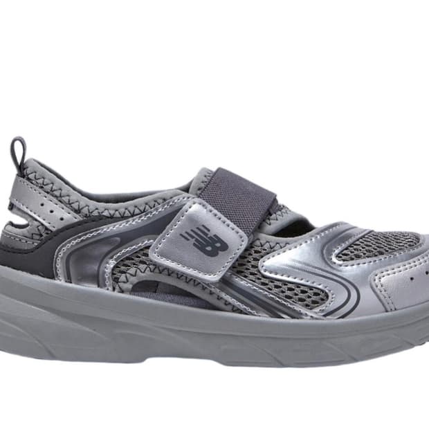 (220mm)뉴발란스 프리들X 엑스 샌들 실버 그레이 새제품 팝니다