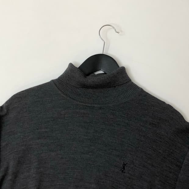 YSL 입생로랑 그레이 터틀넥 울 니트  