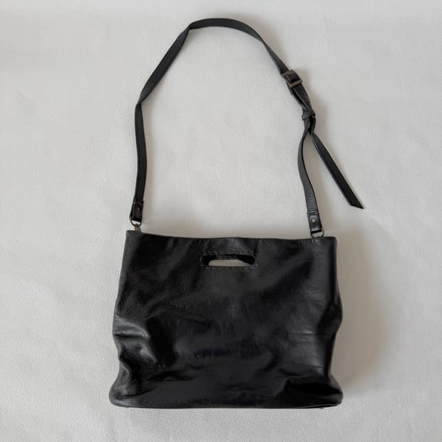 유르트(YURT) 레더 토트 크로스백